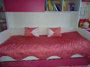 Продам новые: розовое покрывало и декоративные подушки для детской